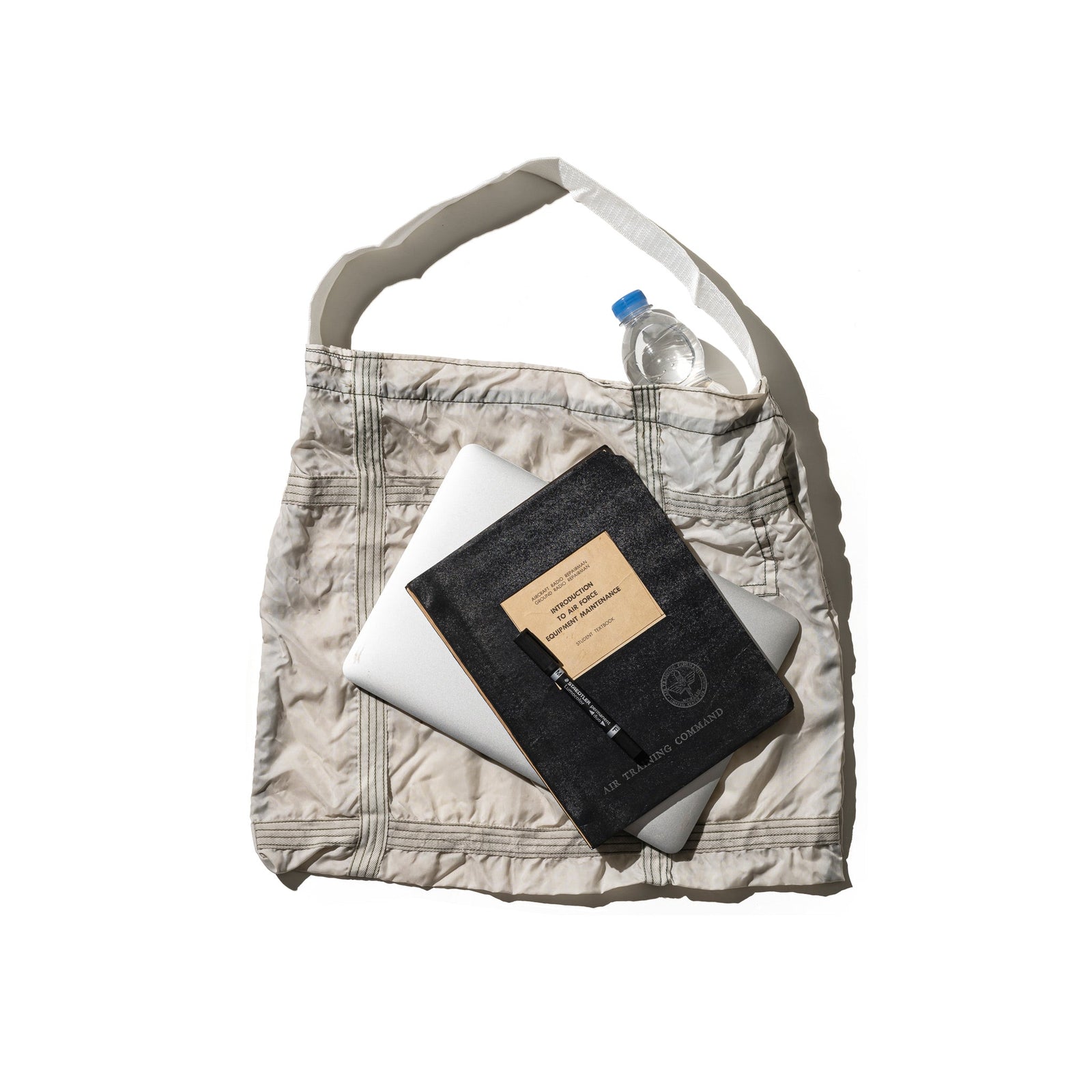 VINTAGE PARACHUTE LIGHT BAG / White – PUEBCO AUSTRALIA